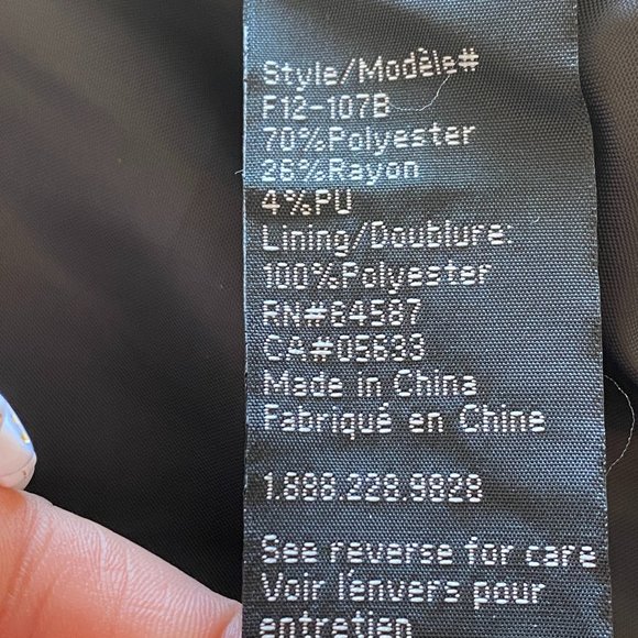 FINAL CHANCE! CLOSET CLOSING! - Picture 5 of 10